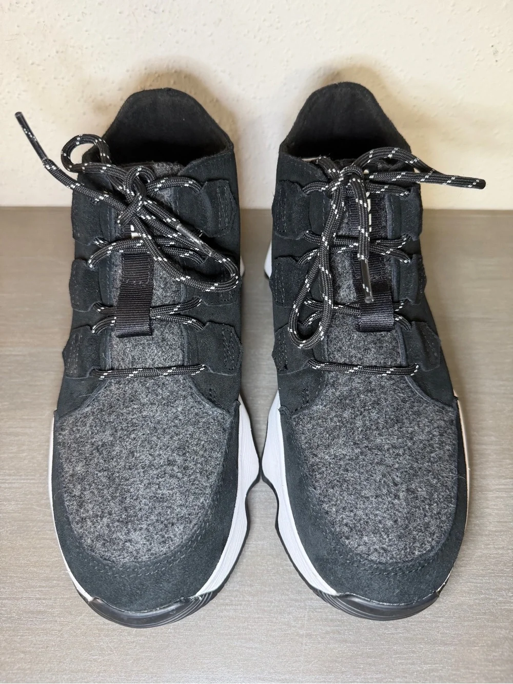 Sorel Kinetic Impact Caribou Women’s Black Sneaker Boots Size 7.5 Casual